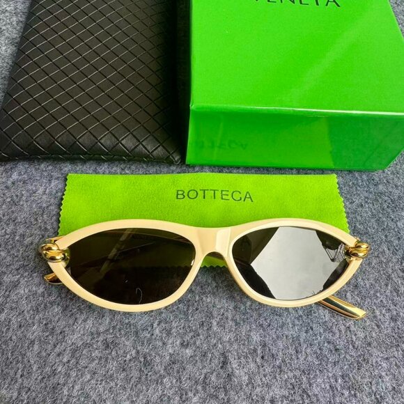 Bottega Veneta Slim Cat Eye Sunglasses Cream Ivory w/ Gold Arms Retro Chic main image 7